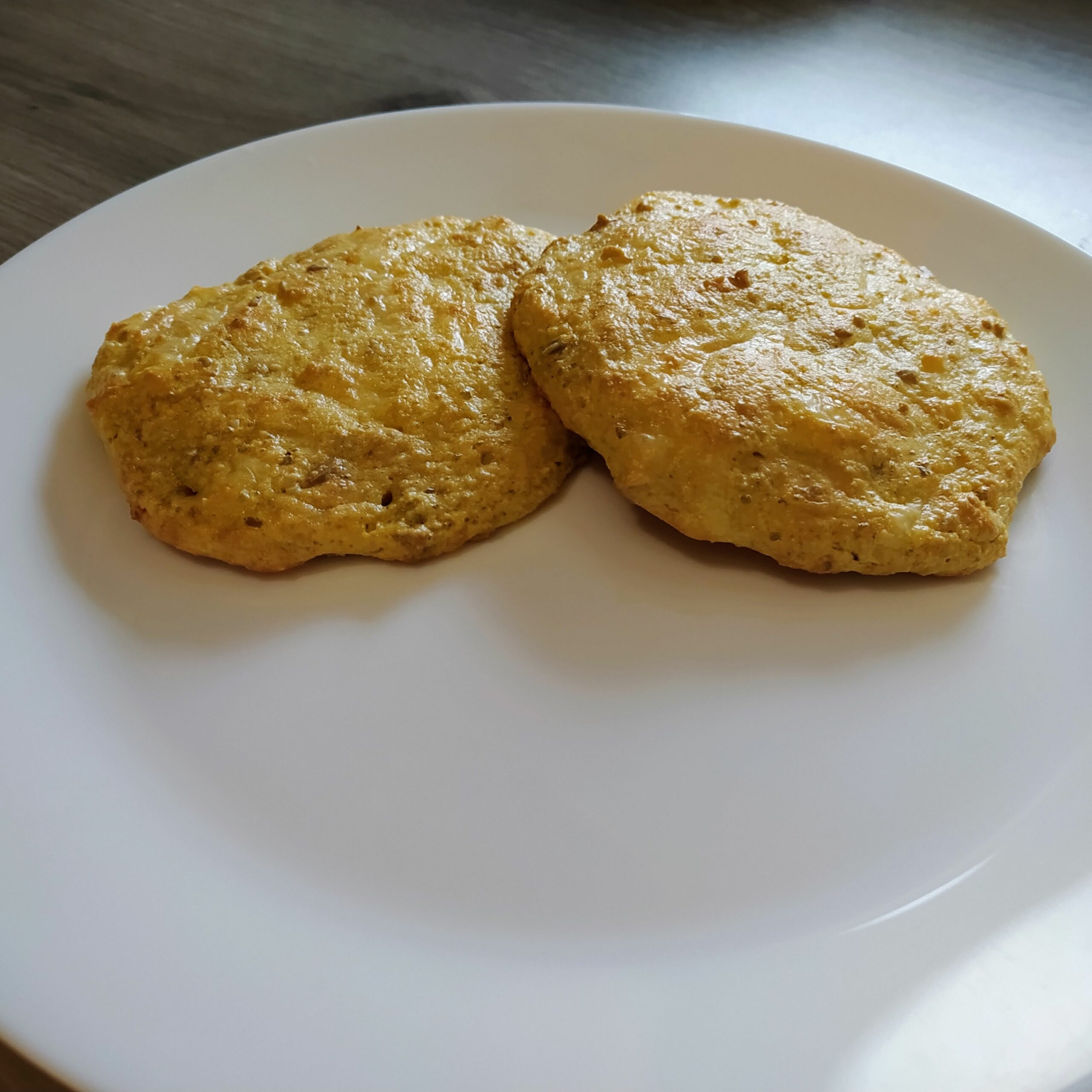 Pähkinätön ketogeeninen leipä